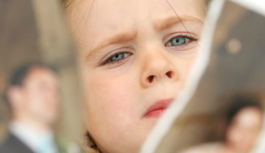 離婚の子供への影響とは？子供を不幸にさせないために親がすべきこと